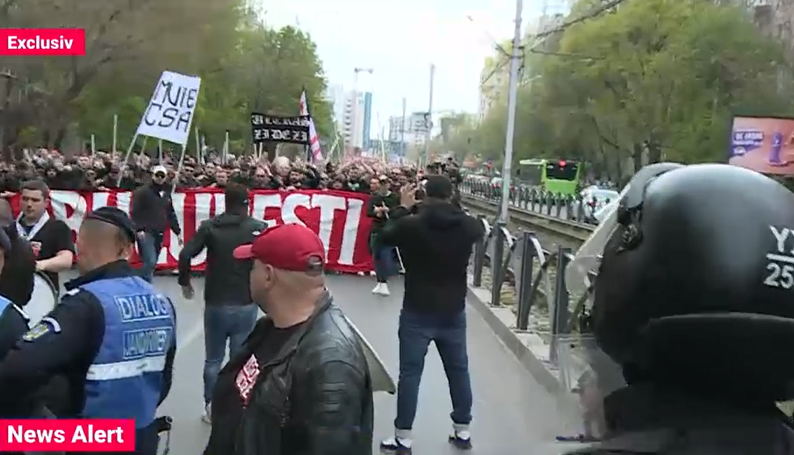 900 de jandarmi mobilizați pentru meciul Steaua-Dinamo. Mai mulți suporteri s-au luat la bătaie și au fost duși la poliție