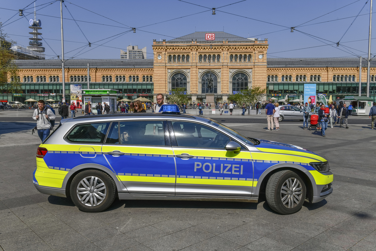 O gară aglomerată din Germania a fost evacuată după ce o pasageră a lăsat în tren un obiect în formă de grenadă