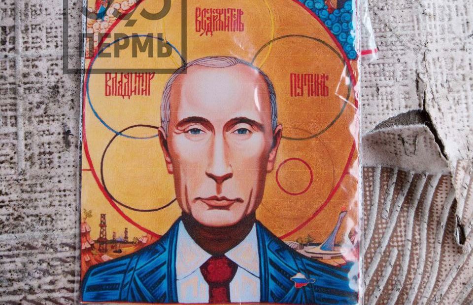 Soldații ruși au primit icoane cu Putin pe front. „Oricât de mult îmi iubesc țara, asta deja e o mare porcărie”