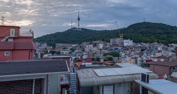 Un cuplu nemulțumit de vila închiriată pe Airbnb s-a răzbunat lăsând lumina, apa și gazul deschise timp de 25 de zile