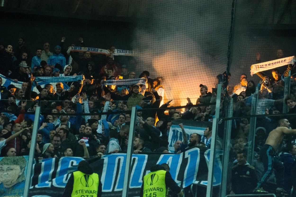 O tânără din Franța a sunat la poliție și a spus că iubitul ei are o bombă, pentru a-l împiedica să meargă la un meci de fotbal