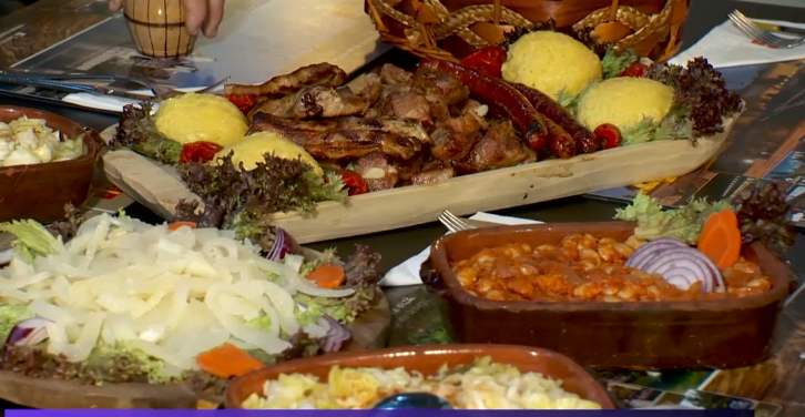 Mâncarea românească, în topul celor mai delicioase preparate din lume. Ce le place străinilor să mănânce în țara noastră