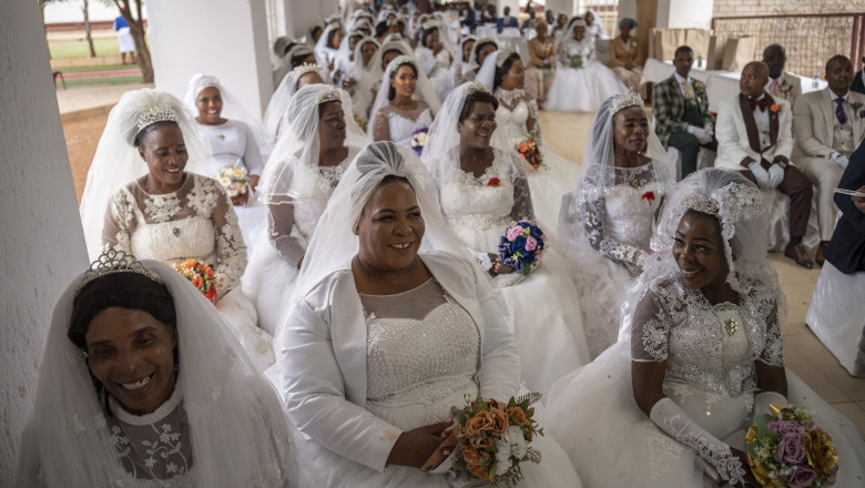 Peste 800 de cupluri s-au căsătorit, duminică, la o biserică din Africa de Sud