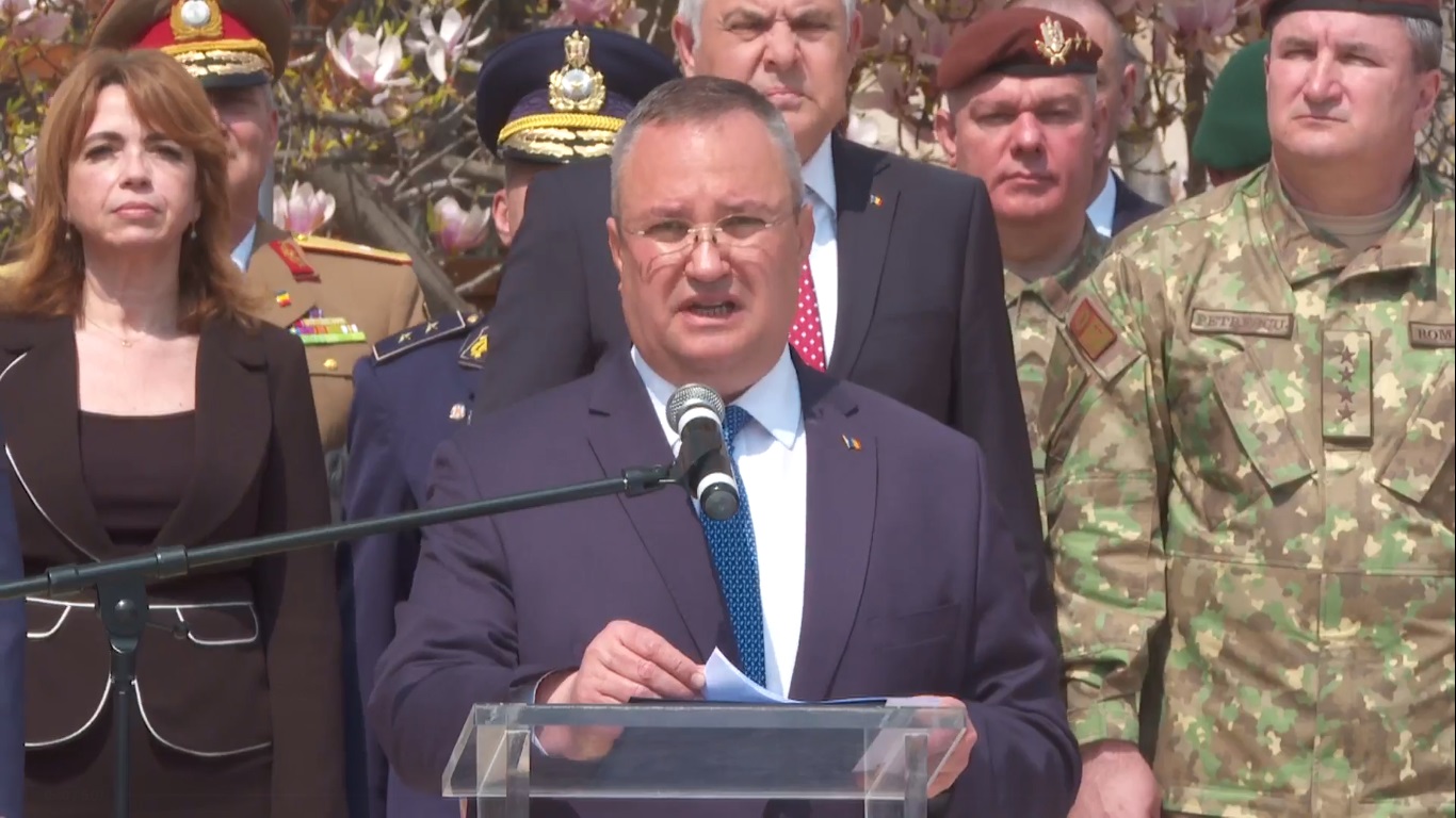 Ciucă, la Focșani: „Dorim să dotăm armata cu toate capabilităţile moderne”. Un militar a leșinat în timpul discursului premierului