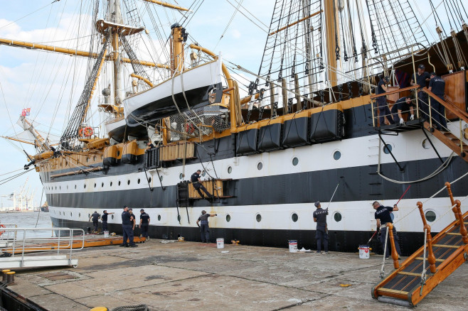 Nava Amerigo Vespucci a Marinei italiene