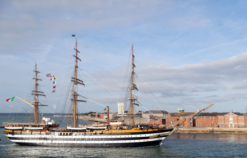 Nava Amerigo Vespucci a Marinei italiene