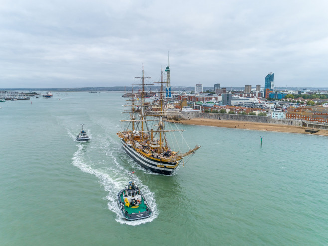 Nava Amerigo Vespucci a Marinei italiene