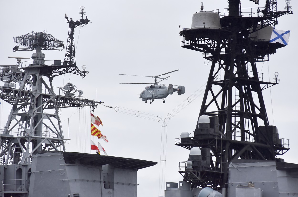 Rusia a lansat manevre militare de mare anvergură în Arctica. Sunt implicate nave și zeci de avioane și elicoptere
