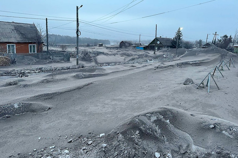 Russia: Volcano Shiveluch erupts in Kamchatka, Russia