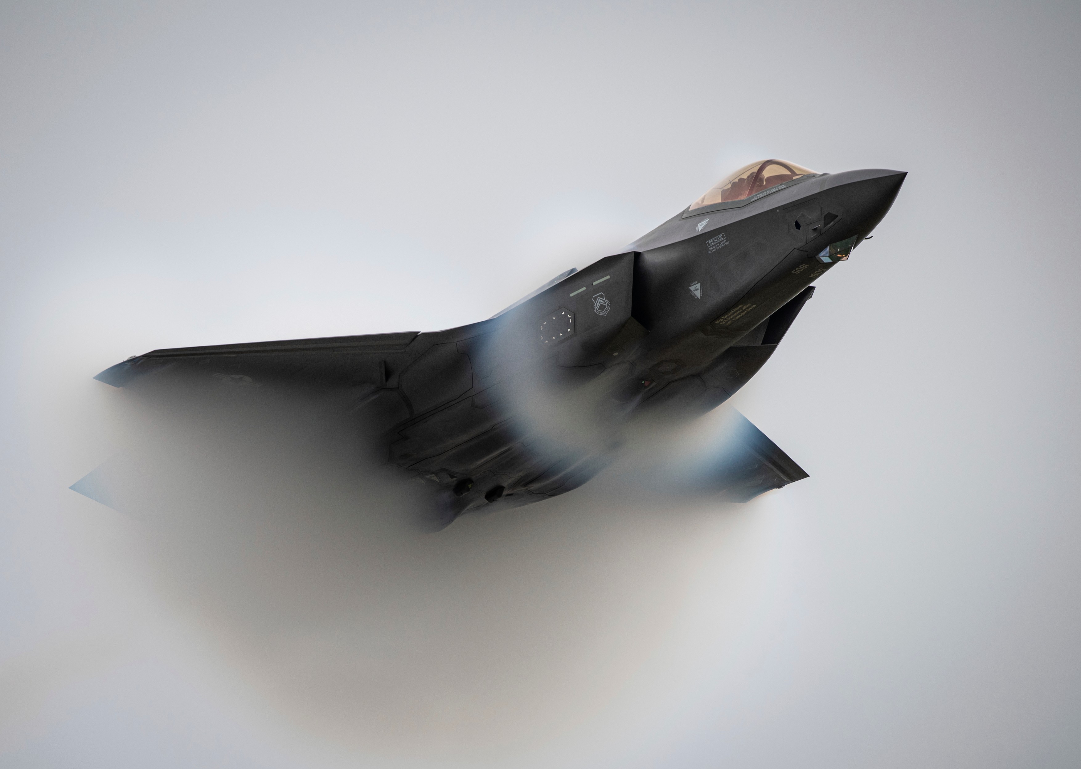 România și SUA au semnat protocolul privind achiziția a 32 de avioane de luptă „invizibile” F-35