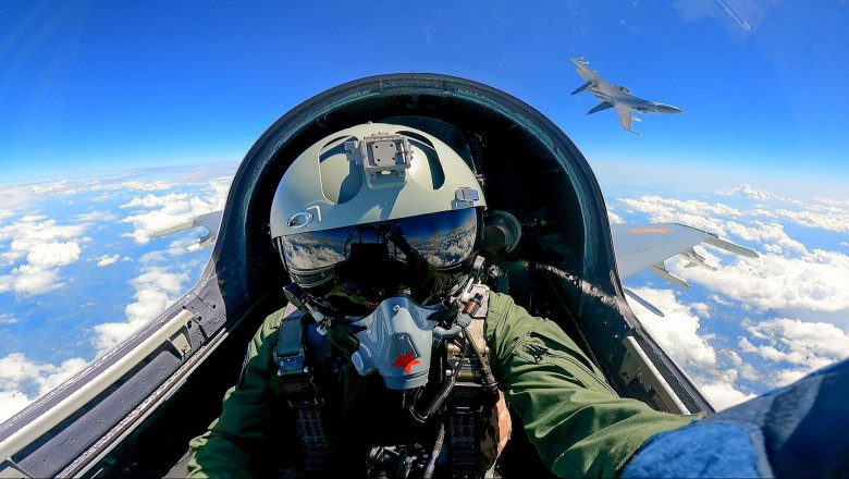 pilot al forțelor aeriene chineze ia parte la exercițiile militare din jurul Taiwanului
