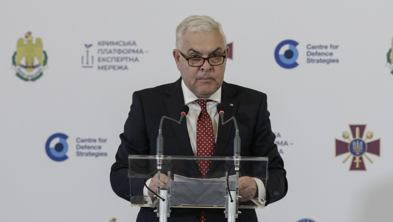 Angel Tîlvăr, ministrul Apărării, susține un discurs în timpul conferinței privind Securitatea regiunii Mării Negre „Black Sea Security Conference of the International Crimea Platform”, în București, pe 13 aprilie 2023.