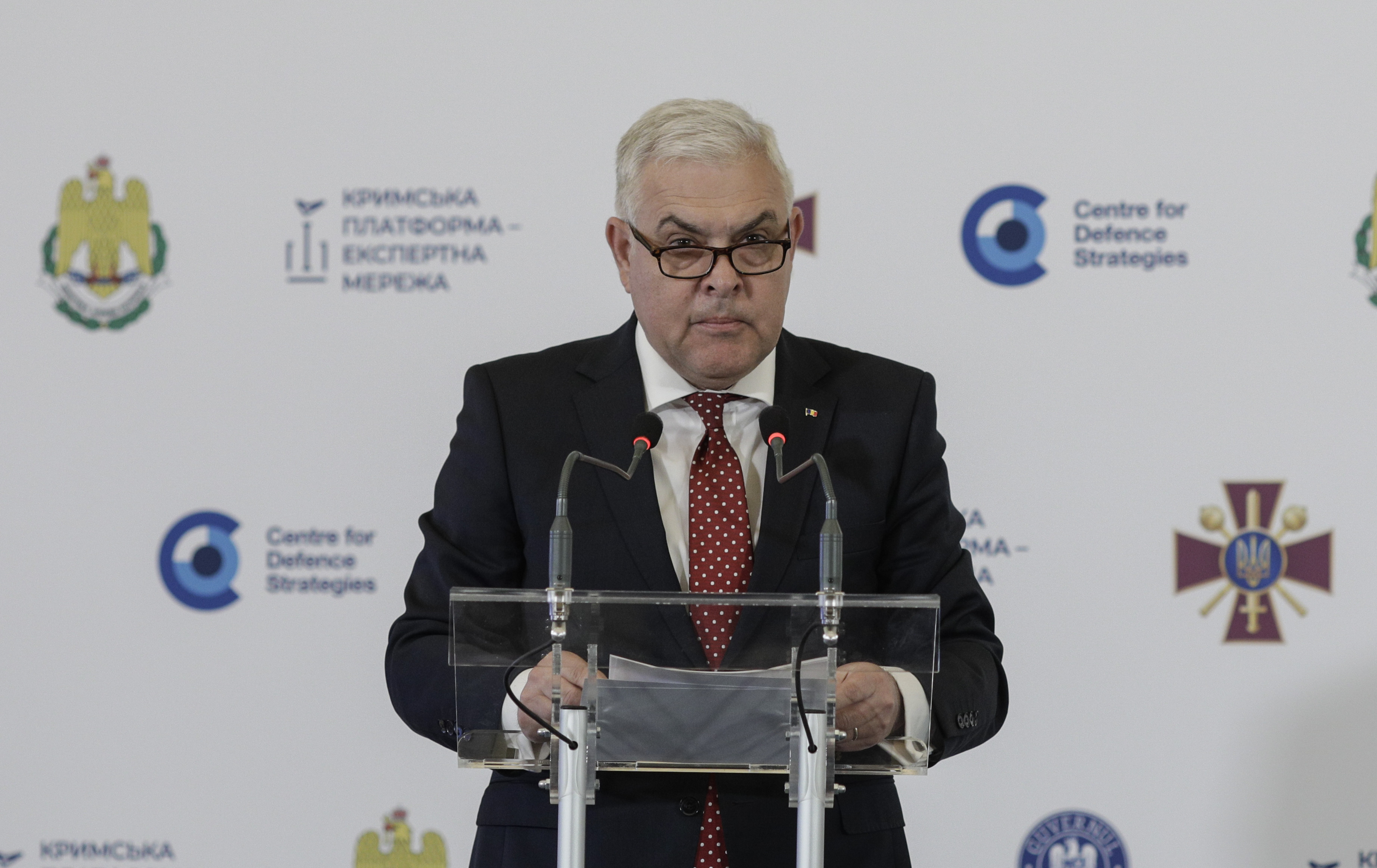 Ministrul Apărării: Ar trebui să ne uităm la Marea Neagră ca la un centru de greutate strategic
