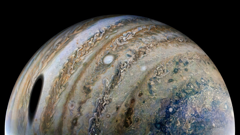 Jupiter în umbra lui Ganymede