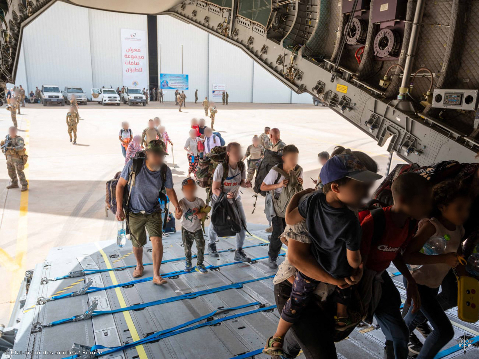 Tot mai multe țări occidentale se grăbesc să-și evacueze diplomații și cetățenii din haosul din Sudan