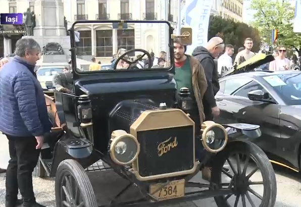 Un Ford din 1914 a făcut senzație pe străzile din Iași. În toată lumea mai sunt doar 250 astfel de exemplare