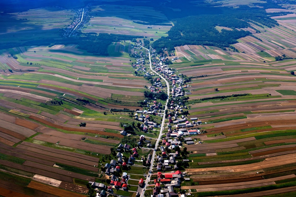 Fotografii virale cu localitatea în care toți cei 6.000 de oameni stau pe aceeași stradă