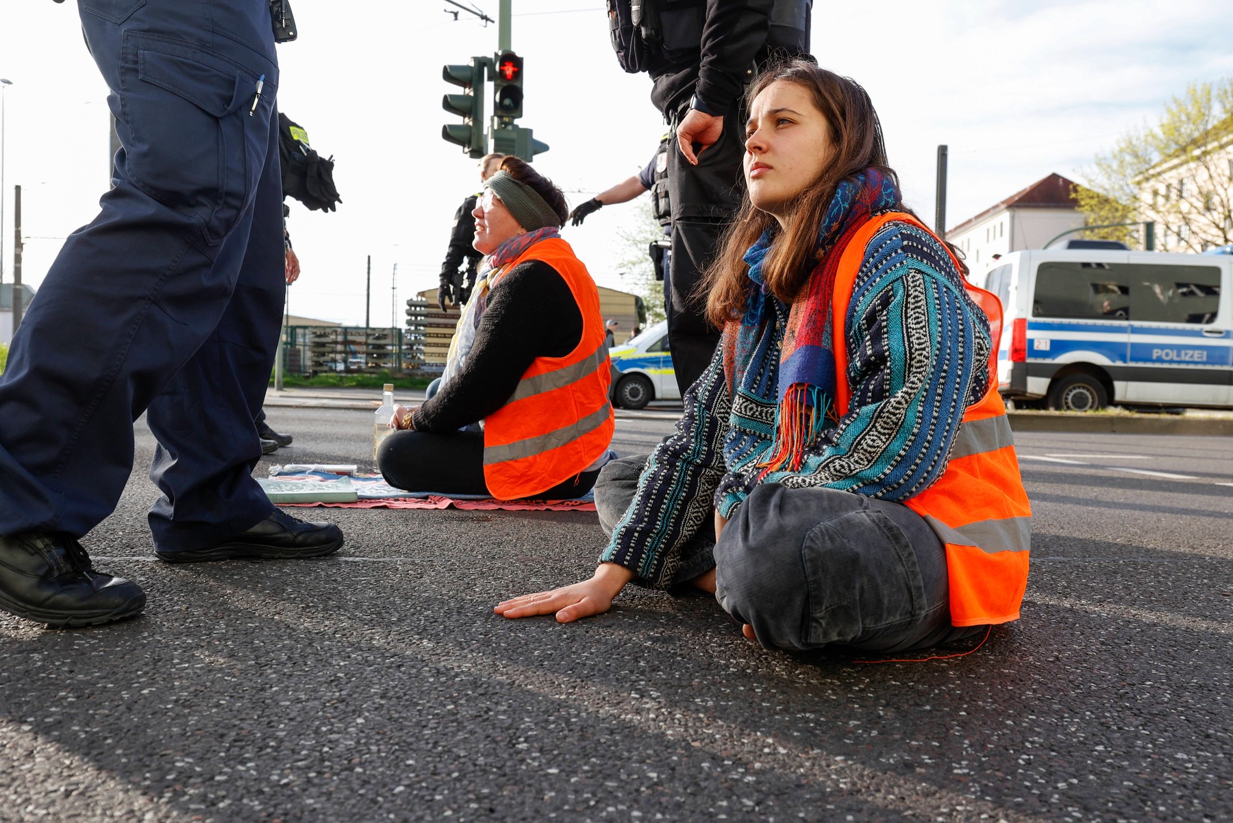 "Oprim orașul". Activiștii pentru climă s-au așezat pe jos pe străzi și au blocat Berlinul