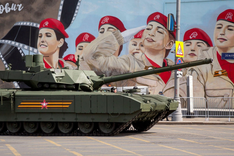 Moscow, Russia. 7th May, 2022. A T-14 Armata tank moves from Red Square after a fress rehearsal for the upcoming Victory Day parade set to mark the 77th anniversary of the victory over Nazi Germany in World War II in Moscow, Russia. Nikolay Vinokurov/Alam