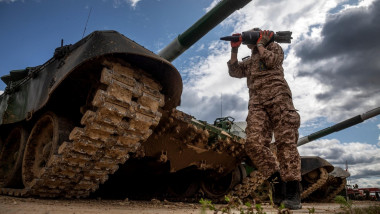 Moscow region, Russia. 30th, July 2019 Iranian tank crew preparing tank T-72 to take part of training shooting before start the international competition "Tank biathlon-2019" at the military range "Alabino", Moscow region, Russia