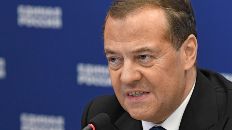Medvedev îl ironizează pe Biden, după anunțarea candidaturii: „Un bunic disperat”