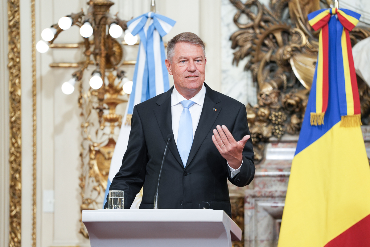 Klaus Iohannis, despre războiul din Ucraina: Trebuie să convingem părțile beligerante să înceapă negocieri de pace