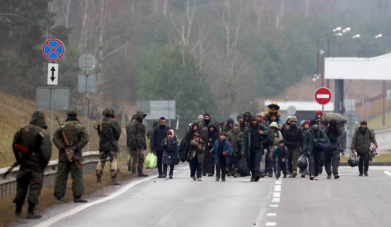 Lituania a votat o lege care va permite respingerea migranţilor la graniţa cu Belarus