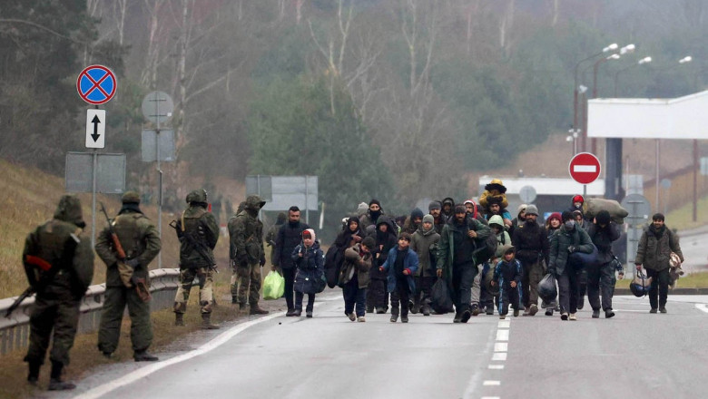 Migranți la granița dintre Belarus și Polonia pe 18 noiembrie 2021.