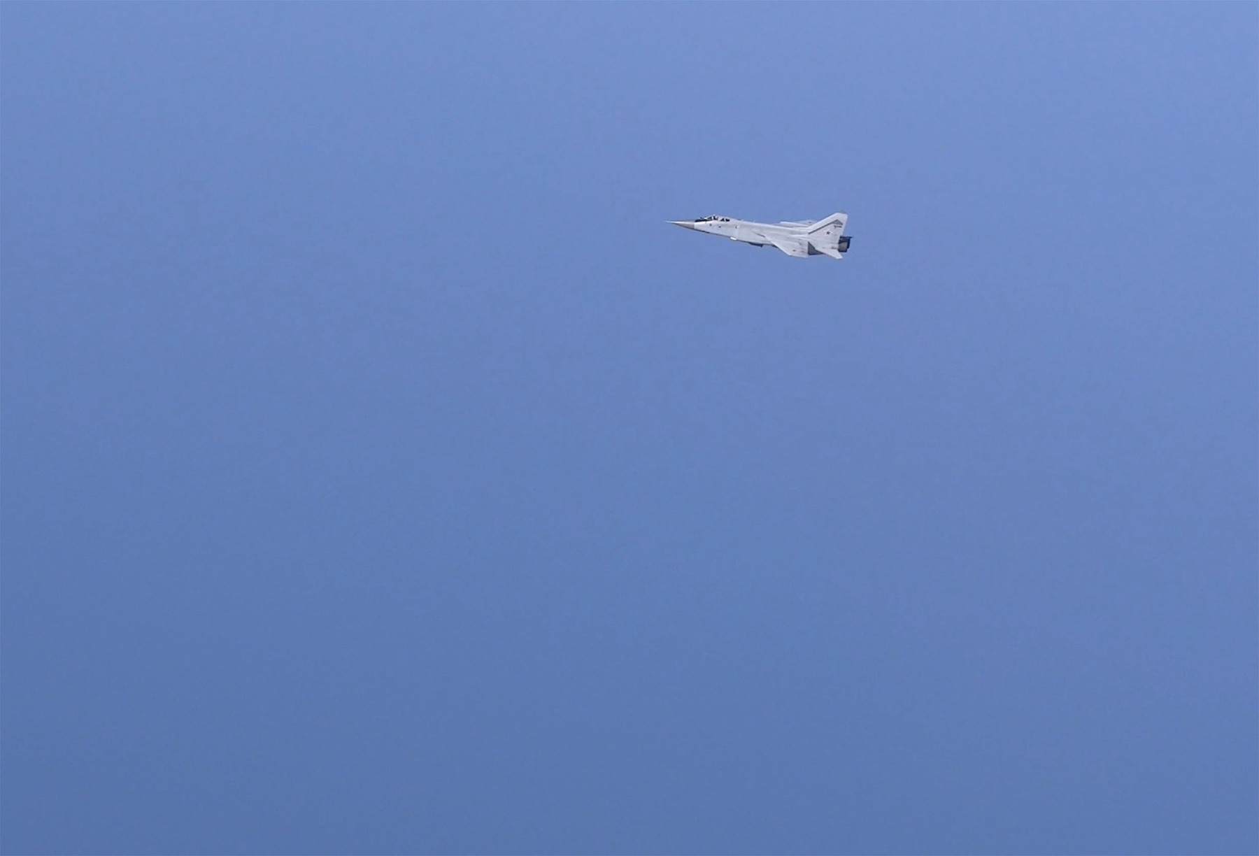 Rușii anunță că au adus bombardiere capabile să transporte arme nucleare să patruleze în mările Norvegiei și Barenț
