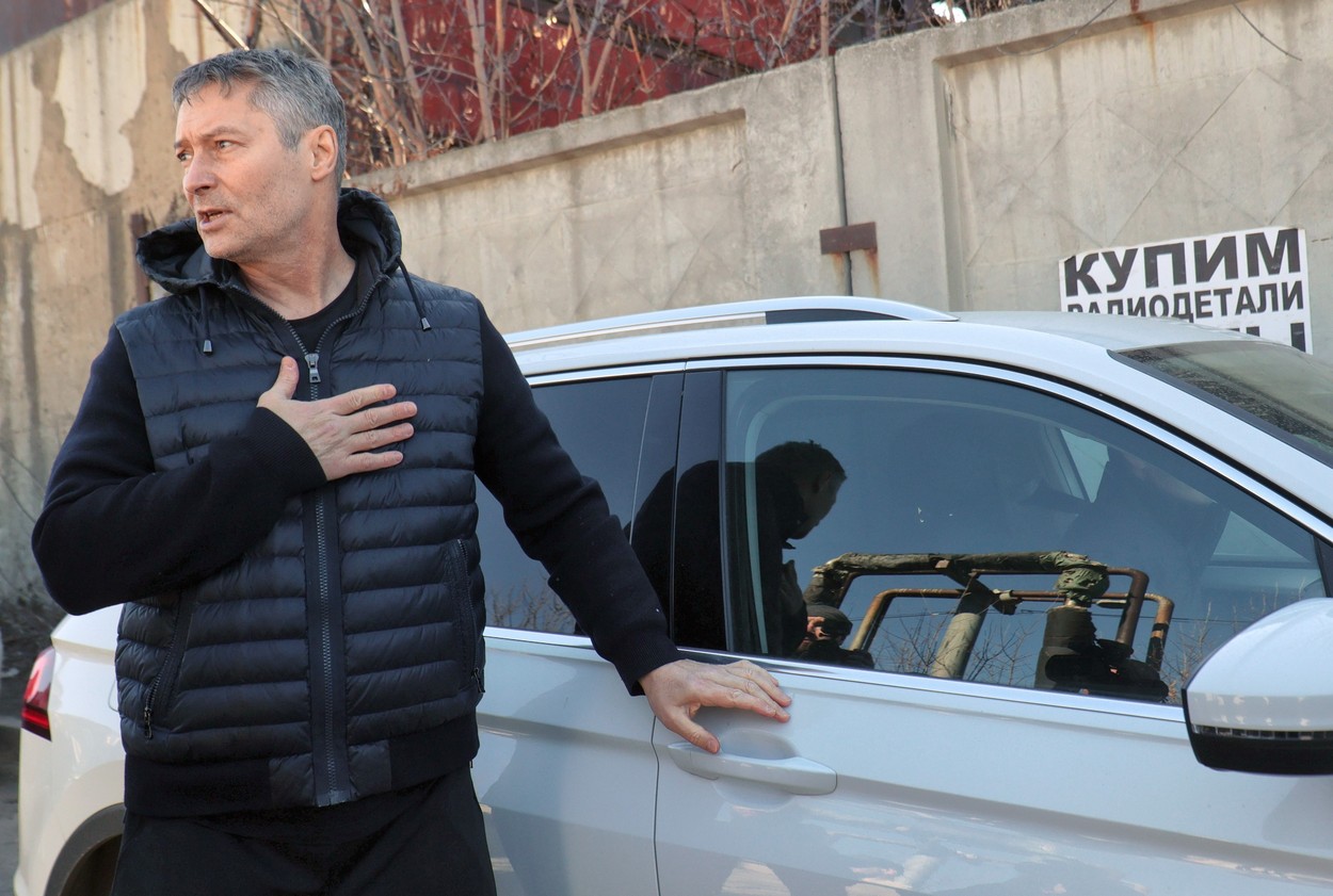 A început procesul lui Evgheni Roizman, unul din ultimii oponenți ai lui Putin rămași în Rusia. E acuzat de discreditarea armatei ruse
