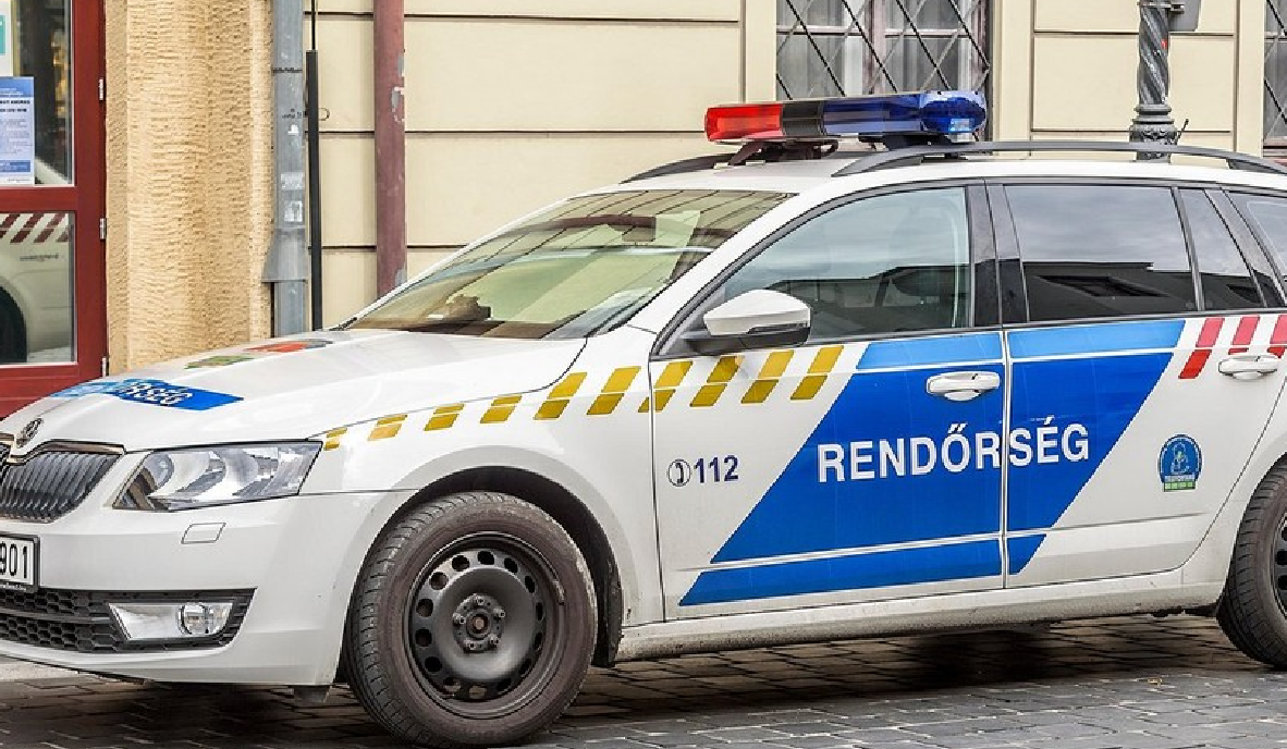 Ucraineni care furau date ale cardurilor bancare, arestaţi la Budapesta