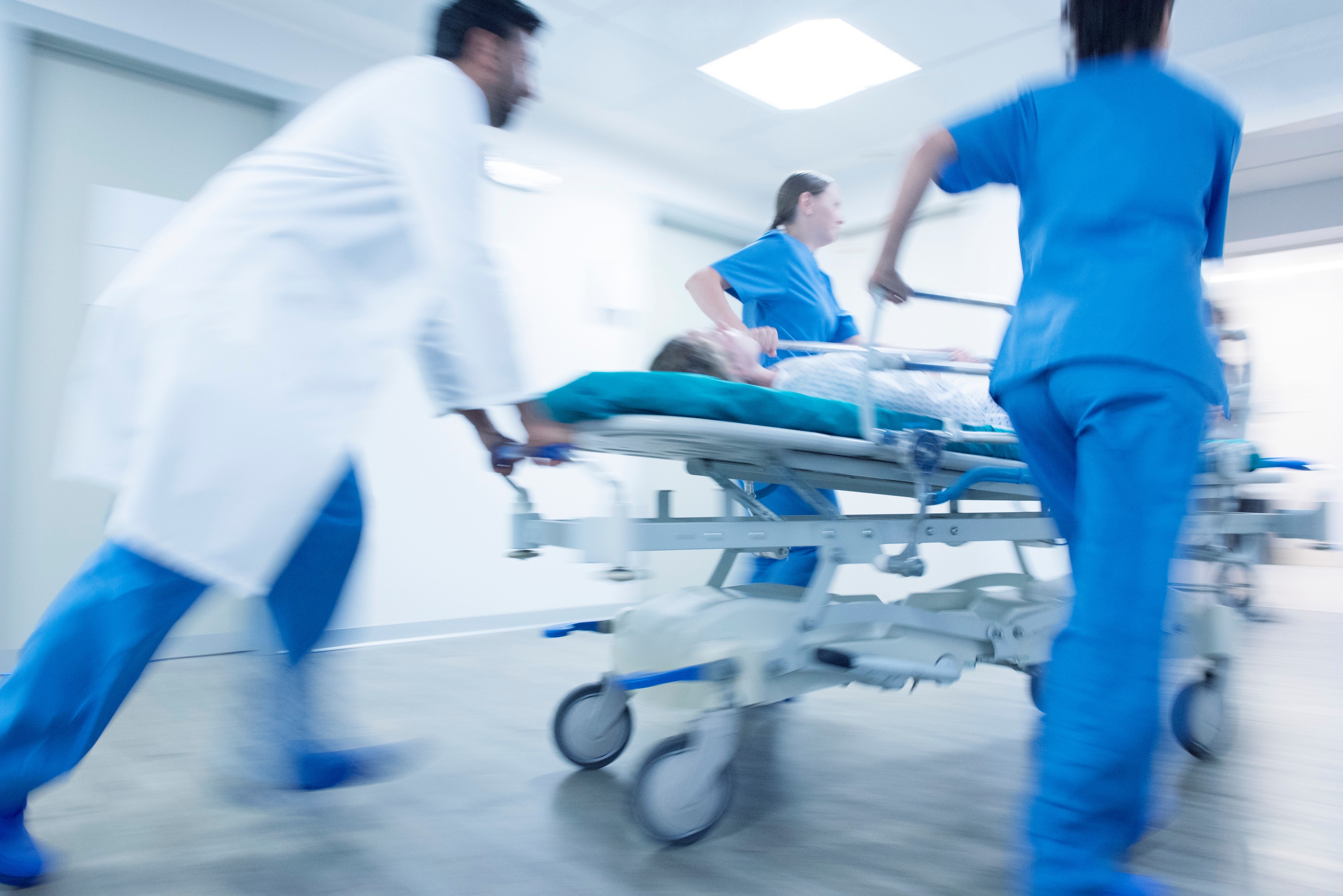 La un pas de tragedie. O elevă din Cluj s-a înecat cu un jeleu în timpul orelor de curs. Adolescenta, resuscitată în sala de clasă