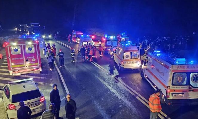 Accident între două autocare în care se aflau 84 de copii, în județul Sibiu. 33 de minori şi un adult au fost transportați la spital