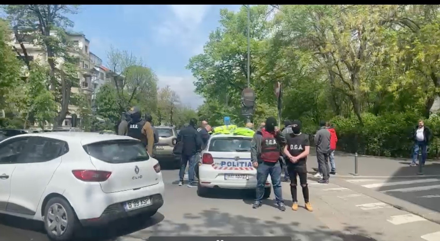 Doi polițiști au fost prinși în timp ce luau mită pe Calea Dorobanți din București