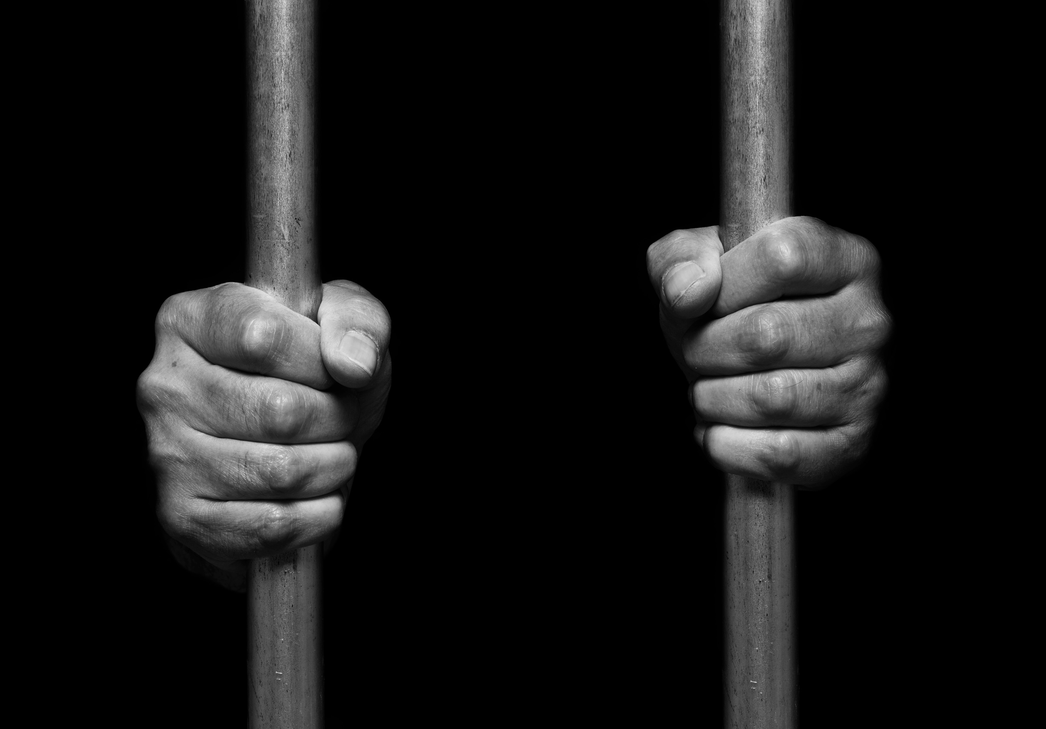 Polițistul local din Iași, arestat pentru că ar fi violat o fetiță de 11 ani, neagă acuzațiile: "Sunt nevinovat! Este o răzbunare!"