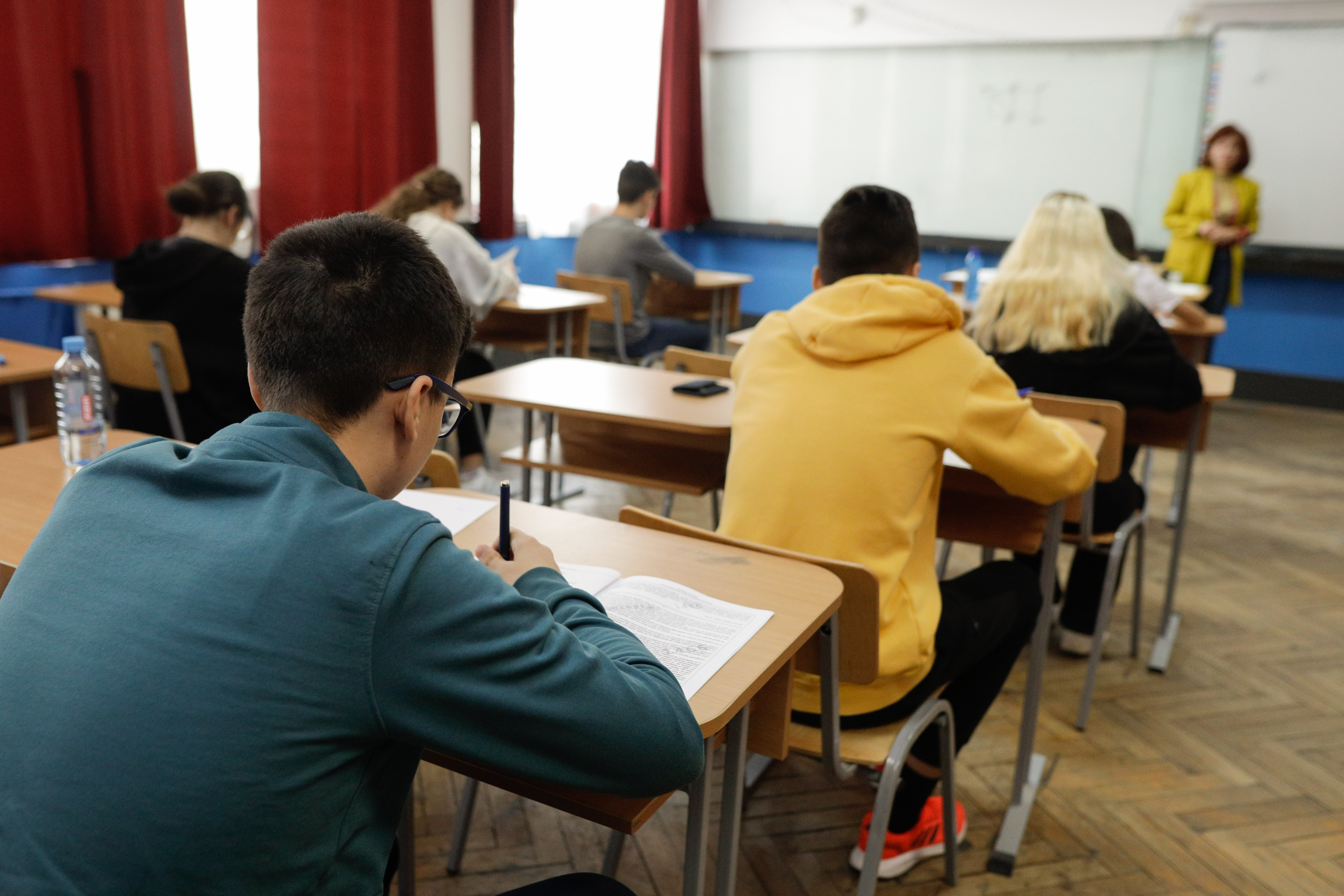 Diploma de absolvire a liceului va conţine un cod QR. Măsura va fi extinsă pentru toate formularele actelor de studii