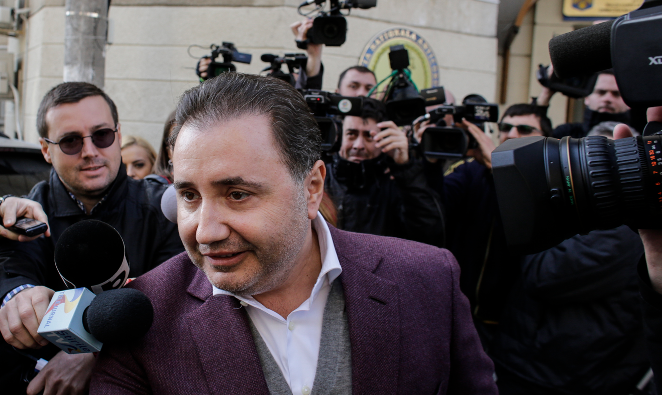Cristian Rizea, fost deputat condamnat pentru coruptie, a facut scandal la discursul Maiei Sandu din PE. A fost dat afara din plen