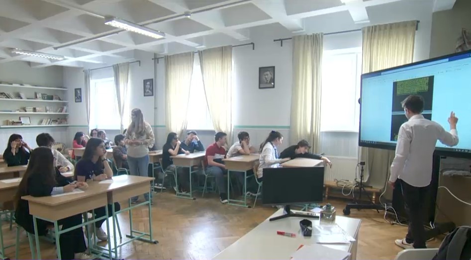 Opt elevi români au uimit specialiștii NASA. Au câștigat concursul anual al agenției, dar nu au bani să meargă să-și ridice premiul