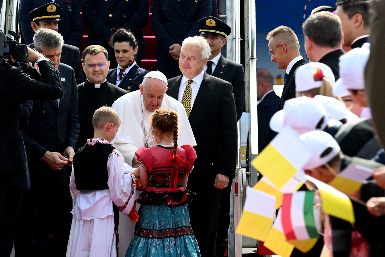 Papa Francisc a ajuns la Budapesta pentru o vizită de trei zile în Ungaria. Suveranul Pontif se va întâlni cu Viktor Orban