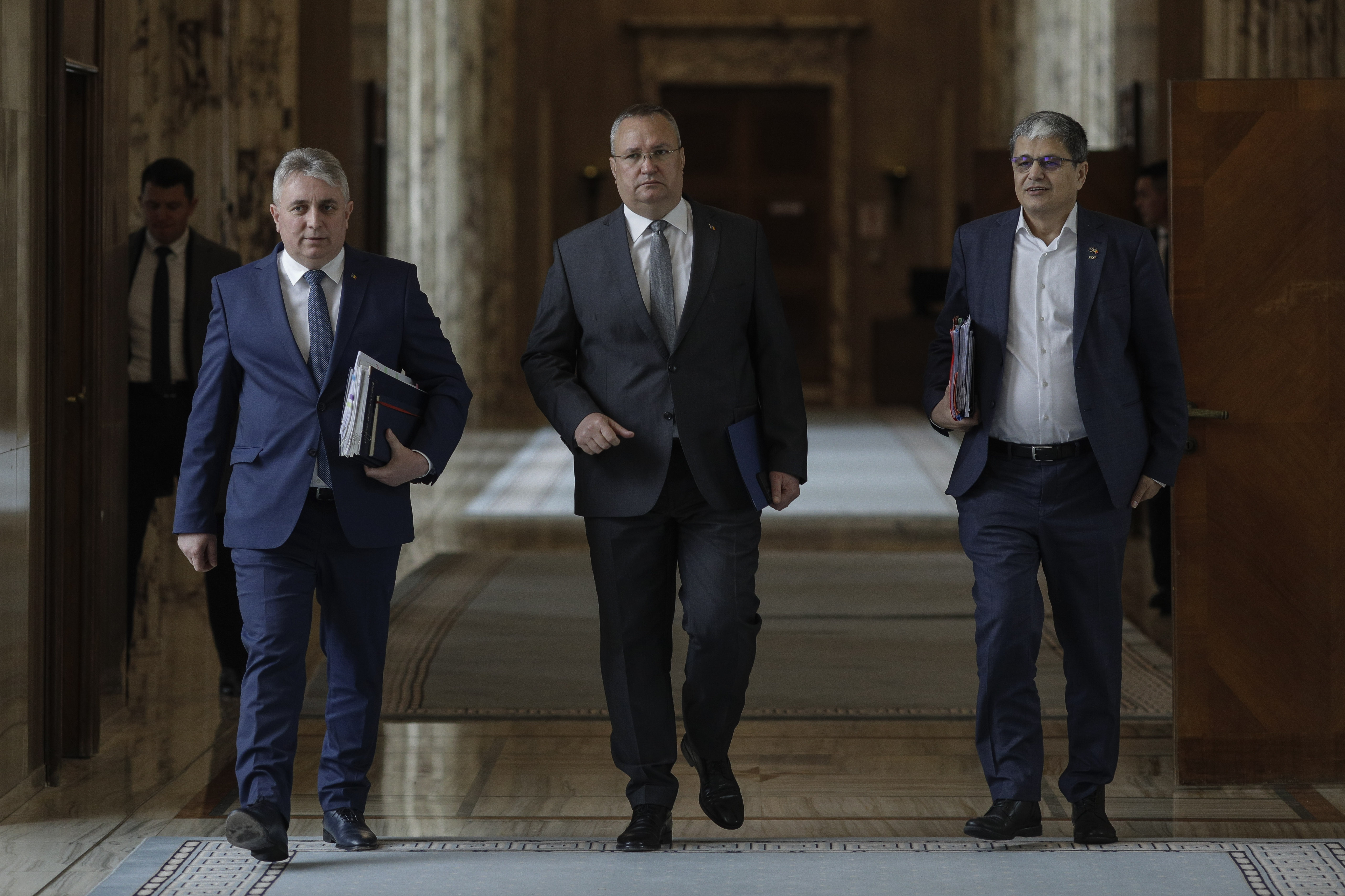 Cum vrea guvernul Ciucă să modifice PNRR-ul României: eliminarea plafonului de 9,4% din PIB pentru pensii, metrou spre Otopeni