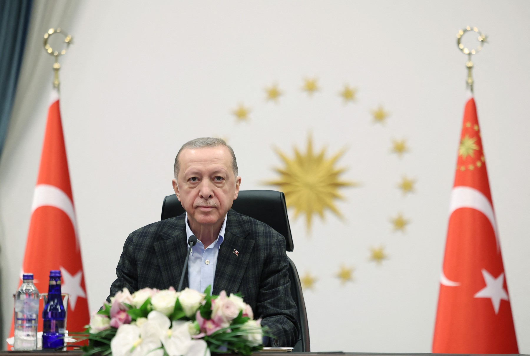 Erdogan și-a anulat a 3-a zi la rând deplasarea în campanie electorală. Președintele bolnav a inaugurat un pod prin videoconferință