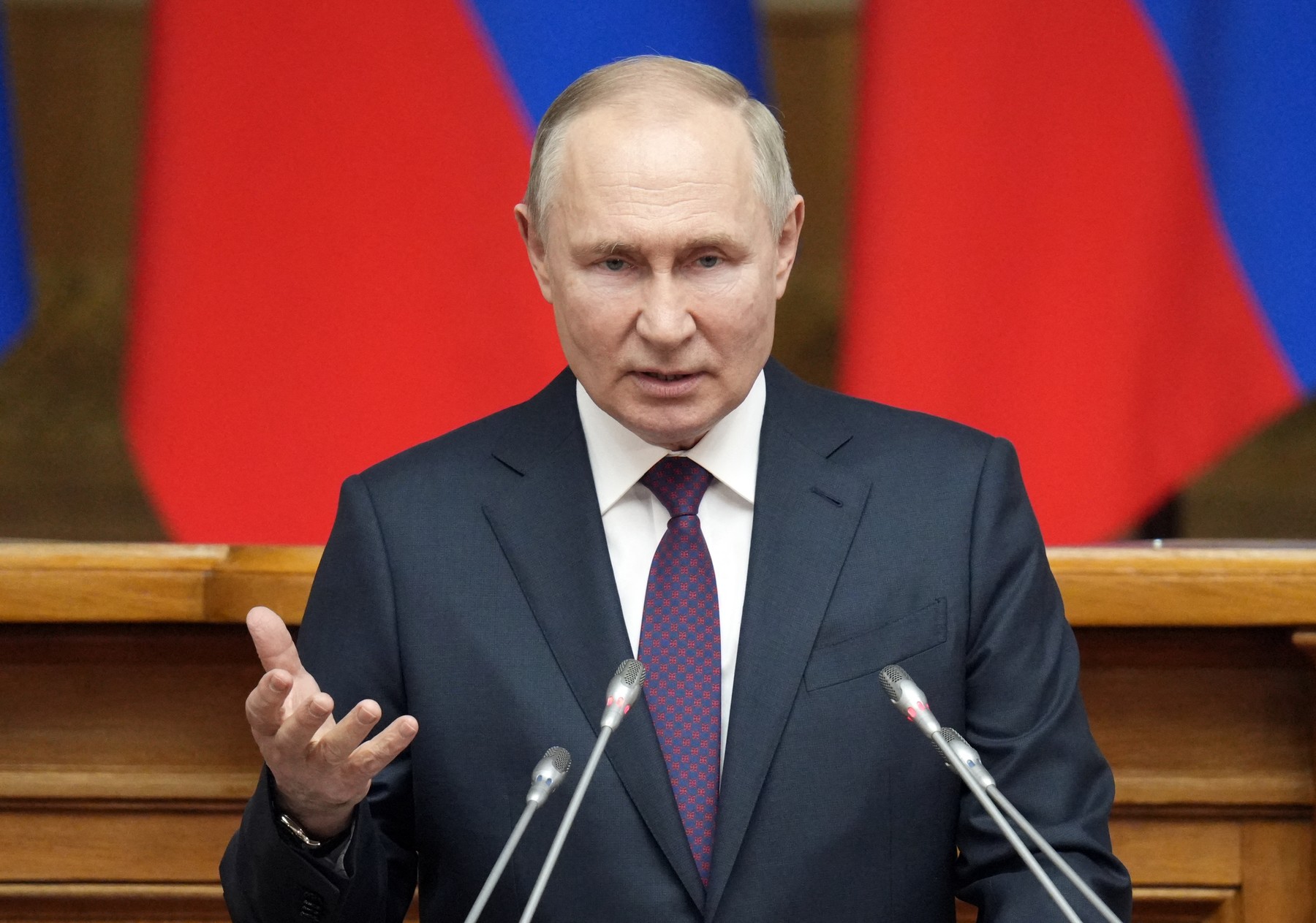 Putin pretinde că Rusia are mulţi susţinători în SUA şi Europa care în același timp sprijină Ucraina