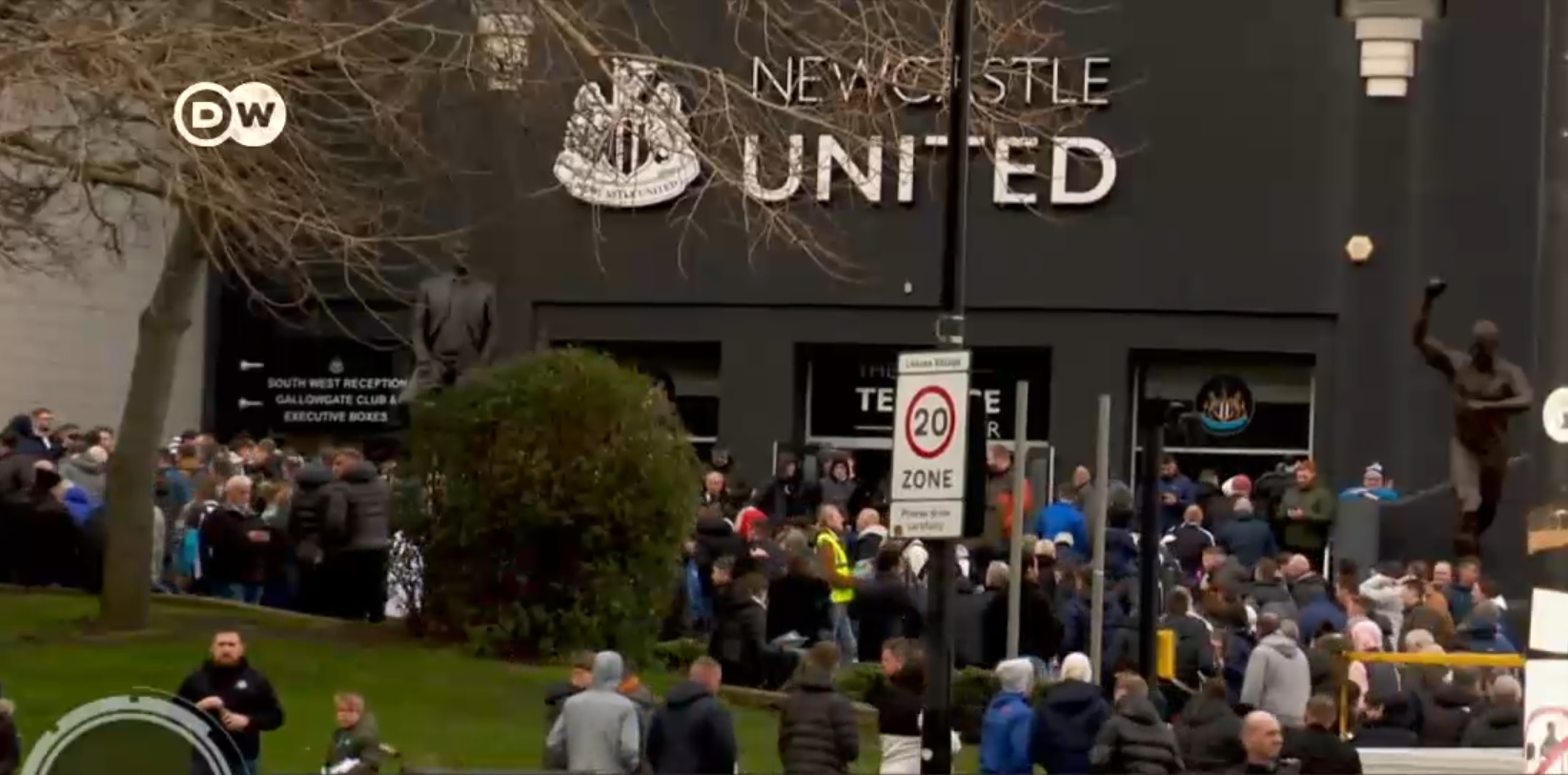 VIDEO Patronii saudiți ai clubului de fotbal Newcastle United îi nemulțumesc pe unii fani, care îi bănuiesc de ambiții ascunse