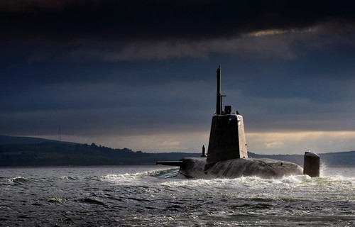 Documente oficiale despre un submarin nuclear britanic au fost găsite în toaleta unui bar. Reacția Royal Navy