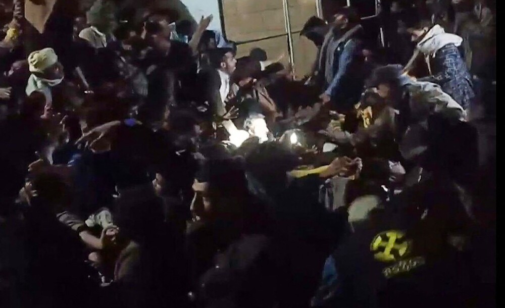 85 de oameni au murit călcați în picioare, în Yemen, în timpul unui eveniment unde li se promiseseră câte 9 dolari la final de Ramadan