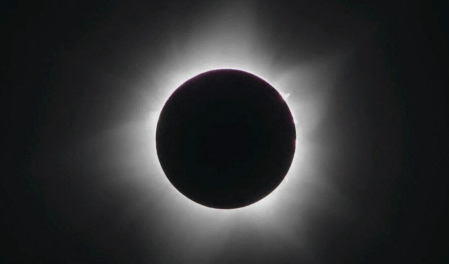O eclipsă hibridă de soare a adunat mii de pasionați de astronomie în vestul Australiei: "Nimic nu se compară cu așa ceva"