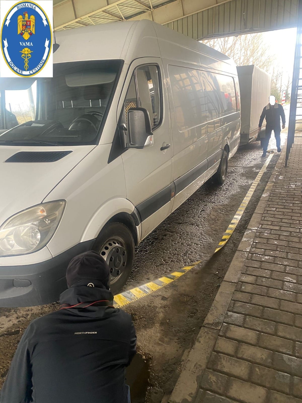 6 tone de tutun pentru narghilea au fost reținute de vameșii români