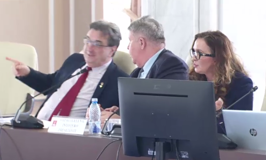 Neînțelegeri în comisia de Învățământ: Dezbaterile, suspendate după o oră, deși parlamentarii au promis că vor lucra 12 ore