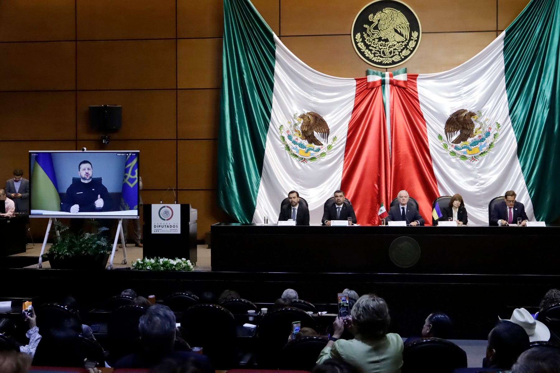 Zelenski cere Mexicului să susțină integritatea teritorială a Ucrainei. G7 ar putea interzice aproape toate exporturile către Rusia