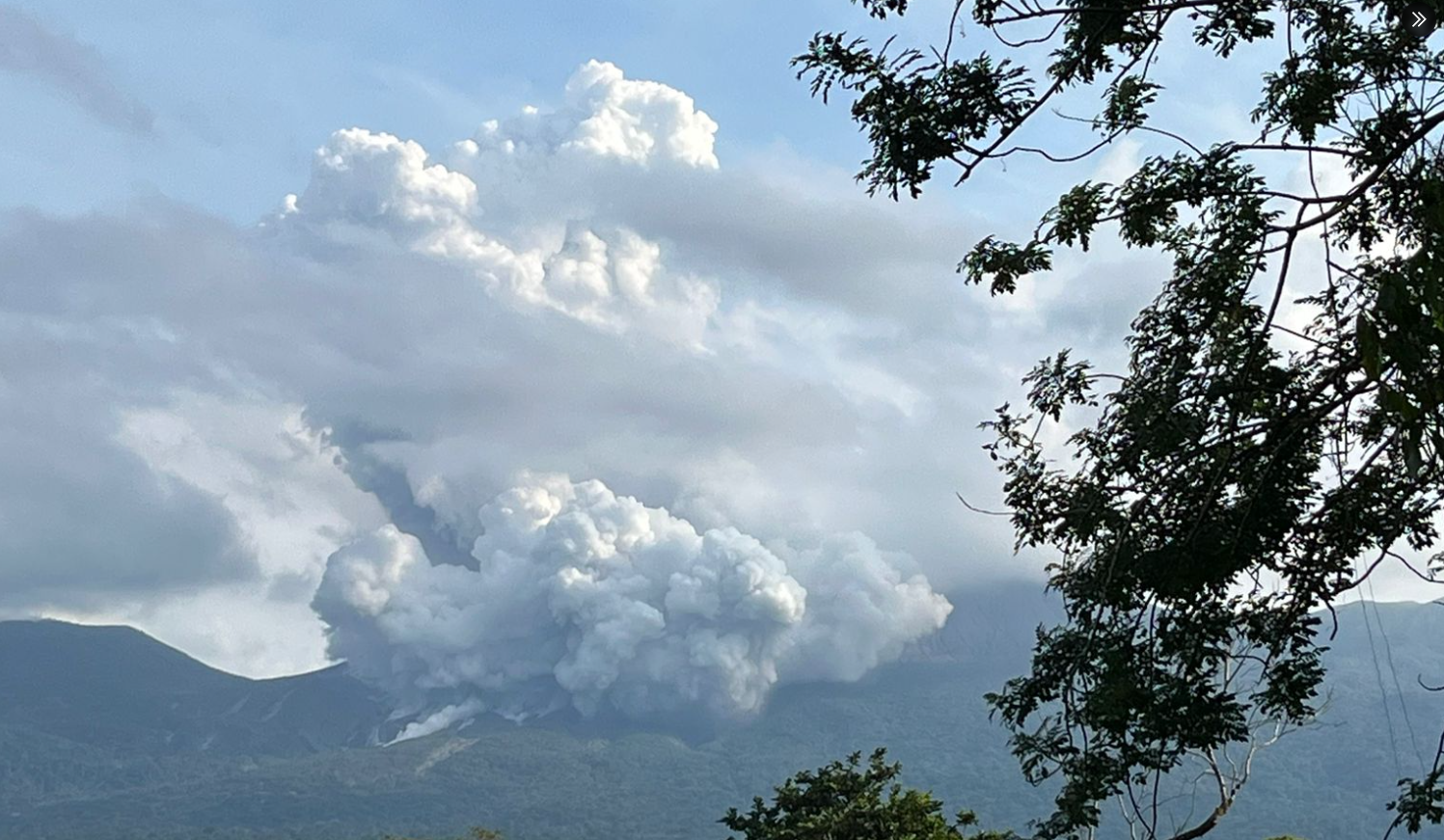 Un vulcan din Costa Rica a erupt exploziv și a contaminat apele din zonă